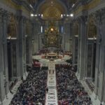 Vigília de oração pela paz tem participação de milhares de fiéis