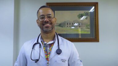 Entregador supera desafios e cursa medicina na UFMG