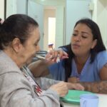 Curso de cuidador de idosos conduz alunos a propósito e nova profissão