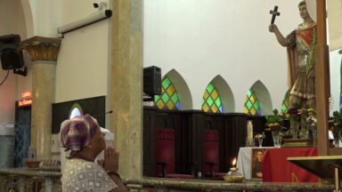 Devotos se preparam para o dia de Santo Expedito