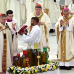 Fiéis se reúnem em todo o Brasil para celebração da Missa do Crisma