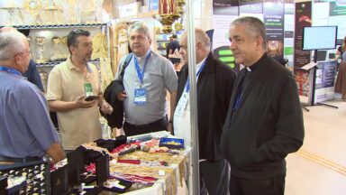 Estandes oferecem produtos para os Bispos da Assembleia Geral