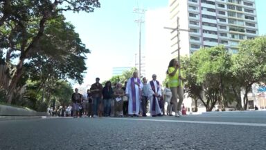Fiéis Participam de Via-Sacra no centro financeiro de SP