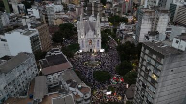 Fiéis participam do encerramento da Festa da Penha em Vila Velha