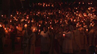 Reportagem destaca a espiritualidade vivenciada na noite da Vigília Pascal