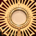 Bispos do Brasil participam de adoração eucarística pela paz