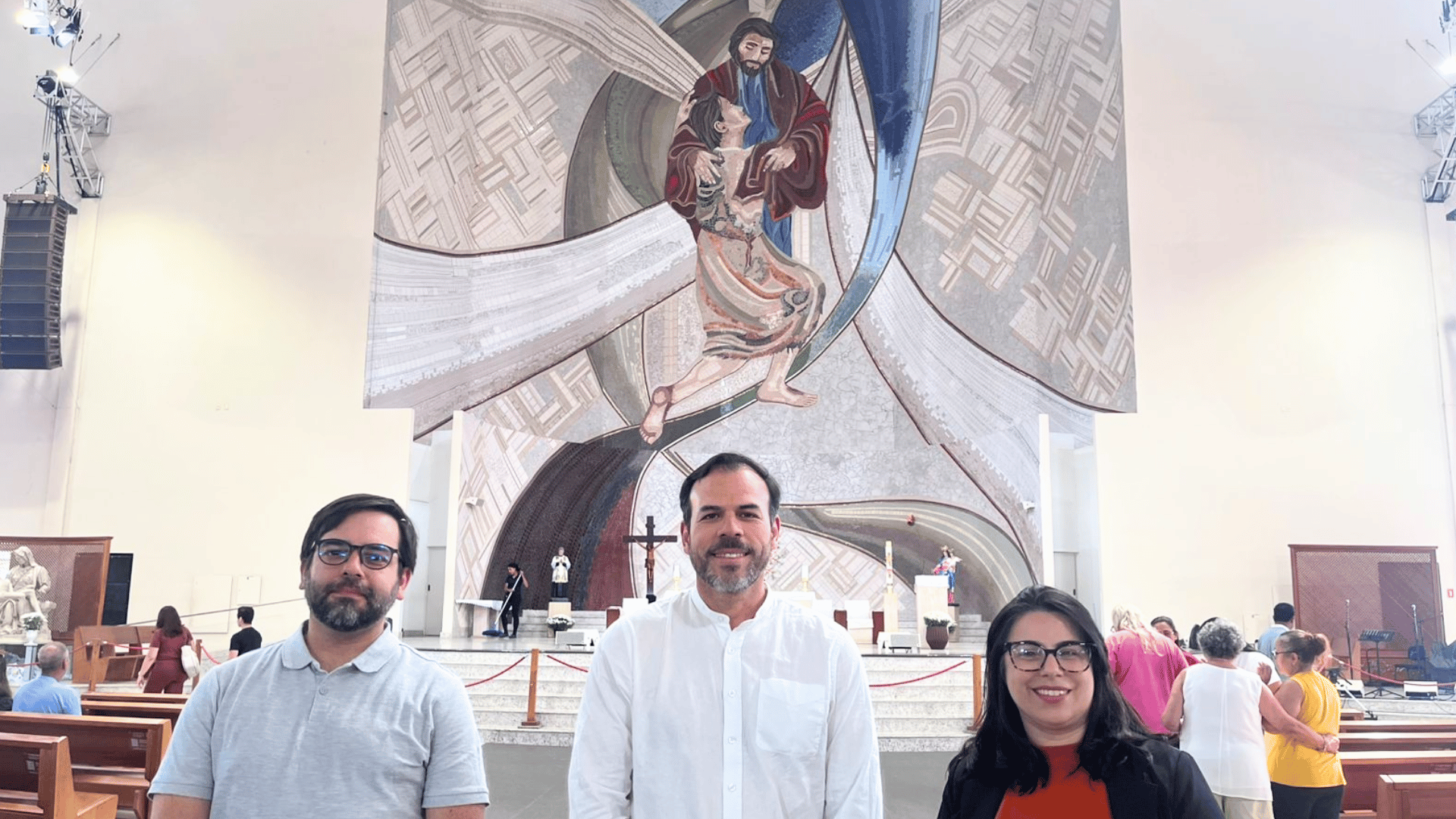 Diretores de projetos da ACN durante visita ao Santuário do Pai das Misericórdias