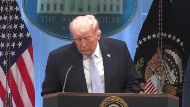 Trump ameaça 'demolição completa' do Irã se prazo do acordo expirar