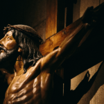 Por que a cruz não é o fim? Padre explica sentido da dor na Sexta-feira Santa