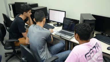 Veja como o trabalho contribui com desenvolvimento de jovens