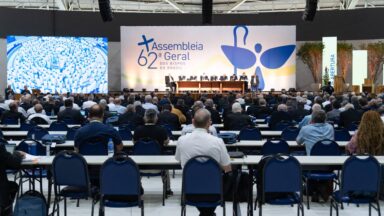 No 3º dia da Assembleia da CNBB, bispos começam trabalhos na plenária