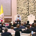 Papa a autoridades: manter-se livre da riqueza injusta e ilusão do domínio