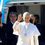 Papa se despede da Argélia e segue para Camarões