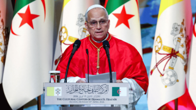 Autoridades não são chamadas a dominar, mas a servir o povo, diz Papa