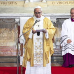 É na fraqueza humana que se manifesta a força de Deus, frisa Papa