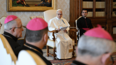 Quem segue Cristo não está ao lado da guerra, enfatiza Papa
