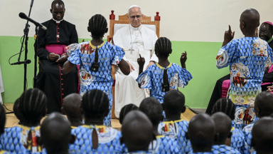 Papa: na família de Deus, ninguém é esquecido, por menor que seja