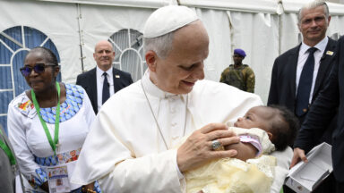 Papa Leão XIV deixa Camarões e segue para Angola