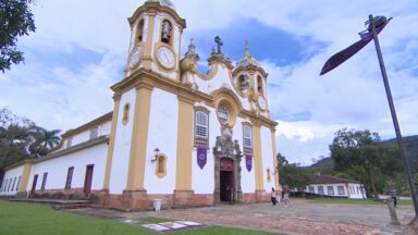 Veja os preparativos para as celebrações do Tríduo Pascal em Tiradentes
