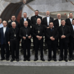 Núncio no Brasil e 16 bispos visitam Santuário do Pai das Misericórdias