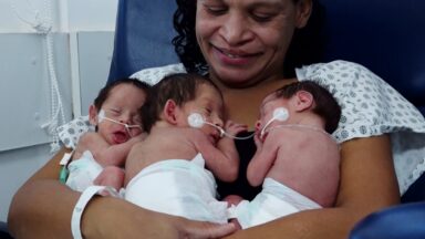 Caso incomum de trigêmeos mostra valor da maternidade e da esperança