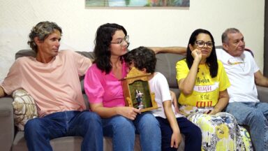 Capelinha de Nossa Senhora Auxiliadora aproxima famílias da oração