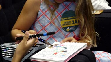 Encontro discute o futuro da educação domiciliar no Brasil
