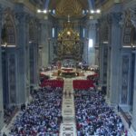 Papa Leão XIV celebra Pentecostes com fiéis no Vaticano
