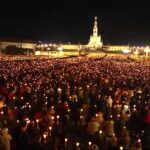 Peregrinação em Fátima reúne milhares em clamor pela paz no mundo