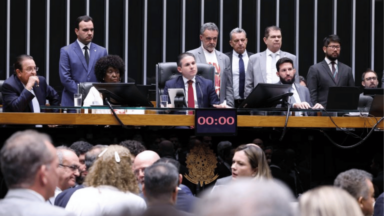 Câmara aprova fim da escala 6x1 e limite de 40h semanais