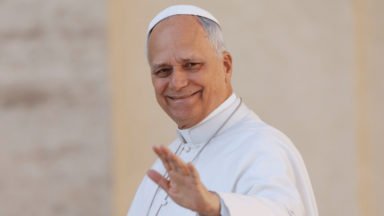Alegria vem de oferecer-se em serviço a Deus e ao próximo, afirma Papa