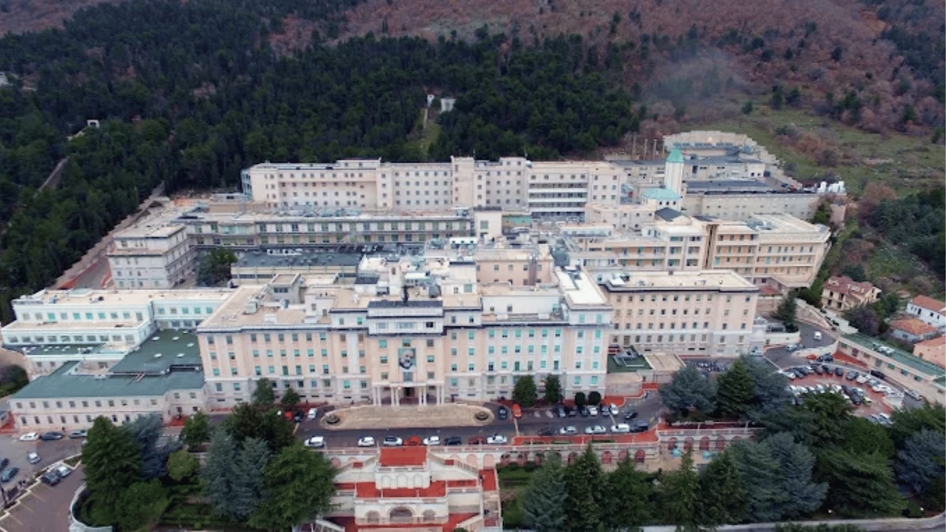 Estrutura física do Hospital Casa Alívio do Sofrimento, localizado na Itália.