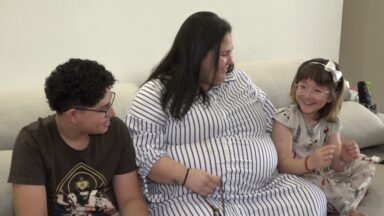 Fé ajuda mãe a seguir na luta diária pela filha pequena