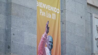 Espanhóis se preparam para receber Papa em viagem