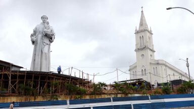 Aracaju inicia instalação de imagem de Santo Antônio com 12 metros