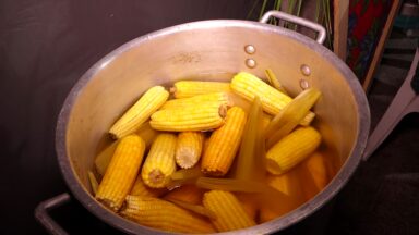 Tradições juninas aquecem comércio de comidas típicas no Nordeste