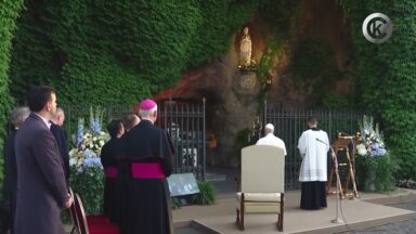 Papa encerra mês mariano e renova pedido pela paz mundial