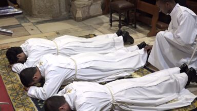Acompanhe a expectativa pela ordenação de três novos padres à Igreja