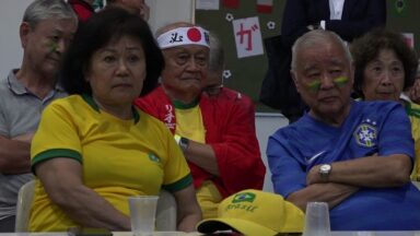 No Rio de Janeiro, comunidade japonesa e brasileiros torcem juntos