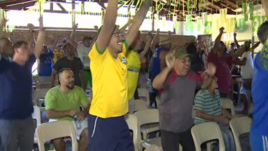 Acolhidos da Fazenda da Esperança acompanham jogo contra o Japão