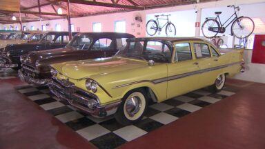 Museu reúne raridades e encanta apaixonados por carros