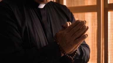 Papa aos padres: deixem-se moldar pelo Coração de Jesus
