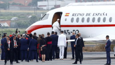 Papa retorna a Roma em aeronave cedida pelo rei da Espanha