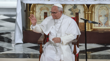 Papa destaca caridade em reflexão sobre a identidade cristã