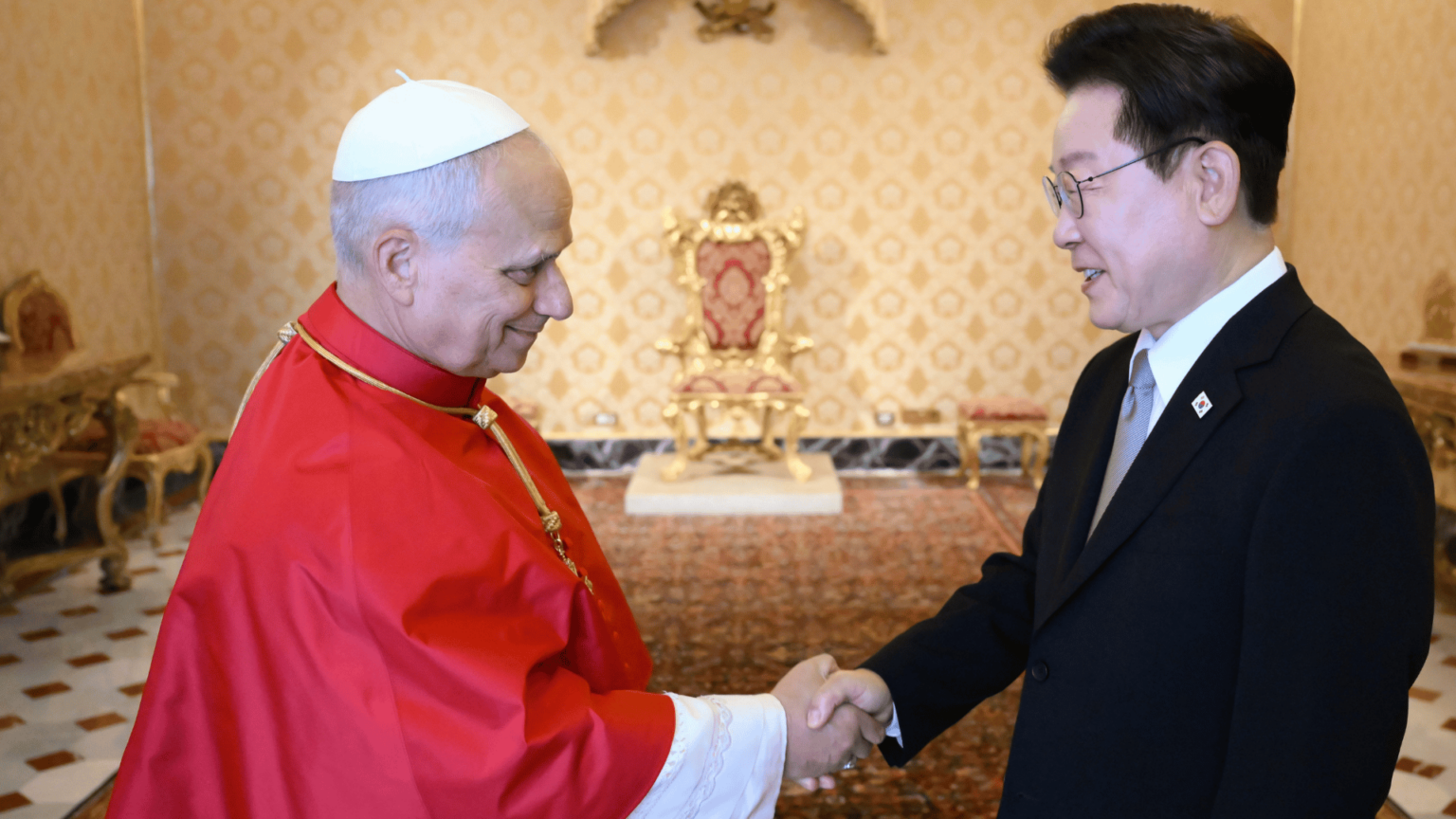 papa-e-lee-jae-myung-coreia-do-sul-vatican-mediaipasipa-usa-via-reuters-connect-1536x864.png