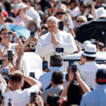 Olhar o próximo com o olhar de Deus, exorta Papa
