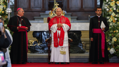 Para cruzar o mar da vida é preciso estar unido a Cristo, aconselha Papa