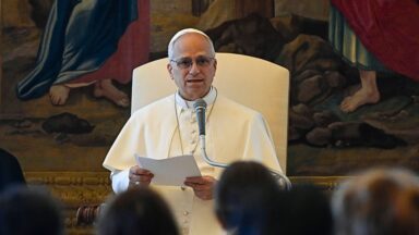 Papa: diante da retórica agressiva, universidade deve promover o diálogo