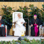 Papa aos jovens: sejam humanos e não se deixem levar pelas aparências