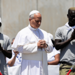 Papa sobre migrantes: mundo não pode se acostumar a contar os mortos